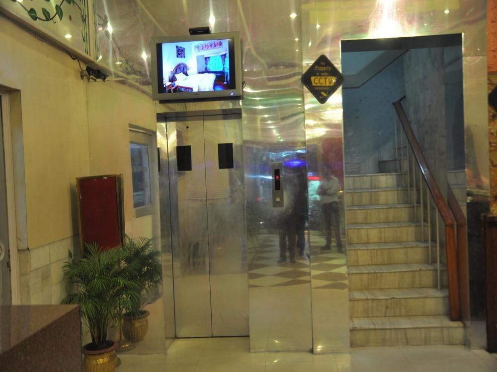 Oyo Premium Railway Station Patna Hotell Patna  Exteriör bild