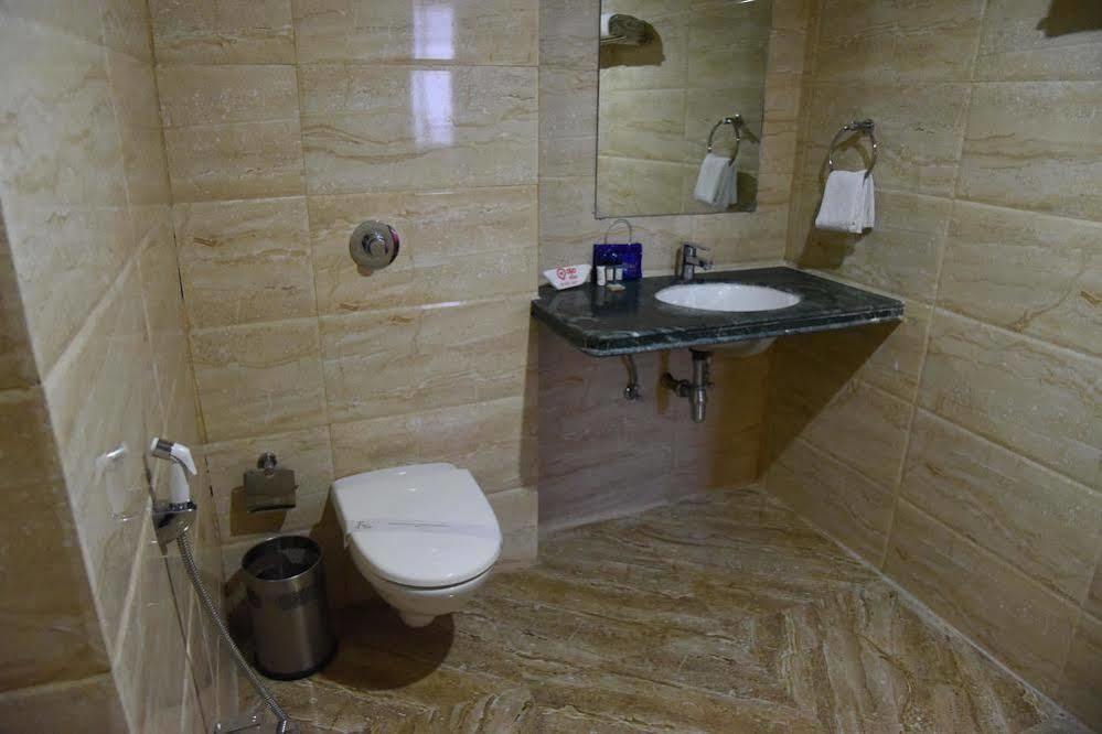 Oyo Premium Railway Station Patna Hotell Patna  Exteriör bild
