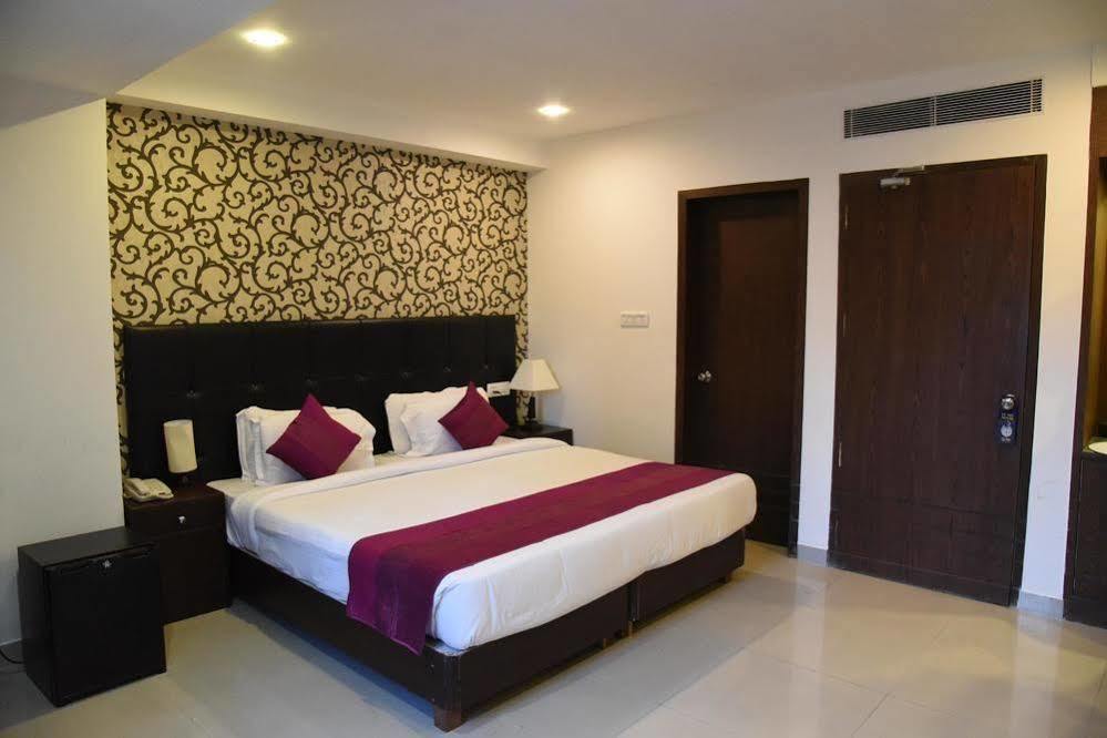 Oyo Premium Railway Station Patna Hotell Patna  Exteriör bild