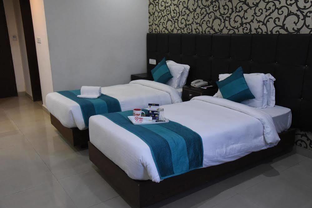 Oyo Premium Railway Station Patna Hotell Patna  Exteriör bild