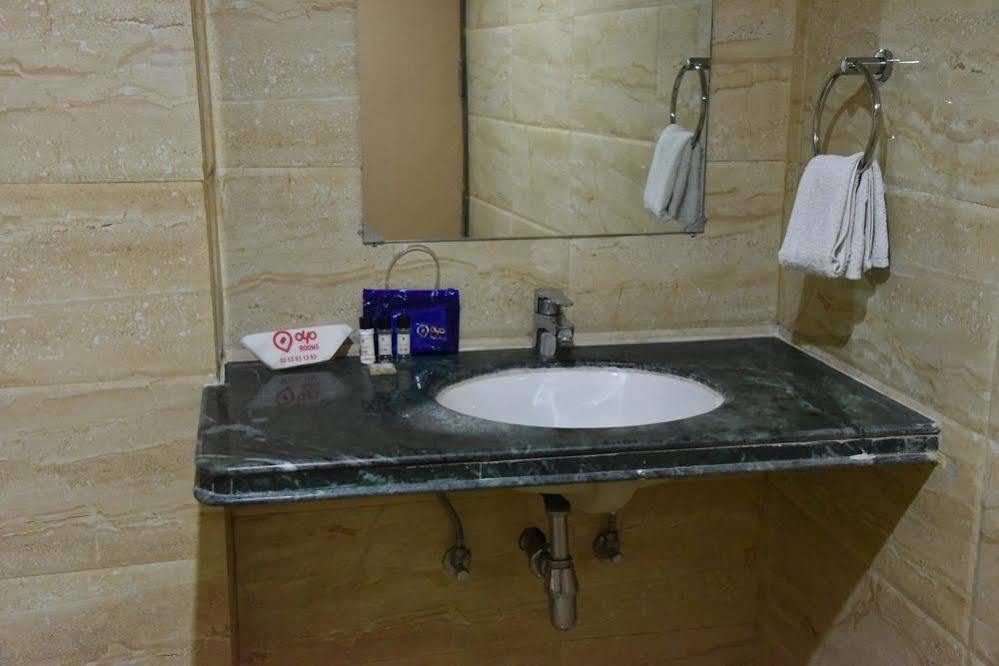 Oyo Premium Railway Station Patna Hotell Patna  Exteriör bild